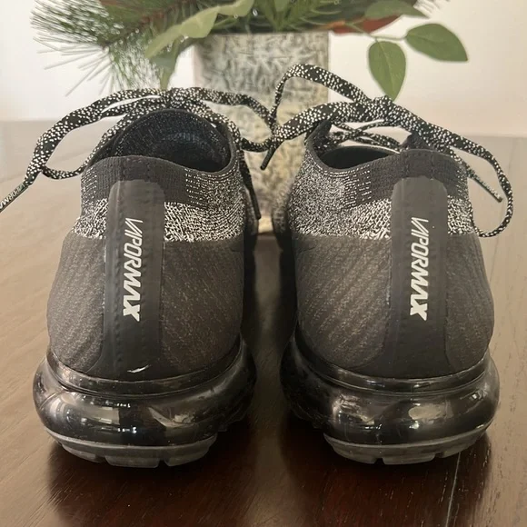 Nike Air Vapormax 2.0 Oreo Black & White 2017 Athletic  Shoes Sneakers, Size 10 - Picture 4 of 11